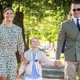La Princesa Estela de Suecia acude junto a sus padres en su primer día de colegio