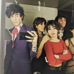 Javier Calvo, Belén Cuesta, Anna Castillo, Javier Ambrossi y Macarena García en el backstage de los Goya de 2018