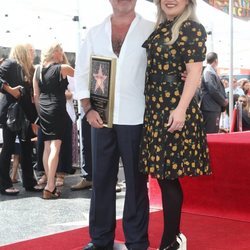 Kelly Clarkson acompaña a Simon Cowell en la entrega de su estrella en la Paseo de la Fama de Hollywood