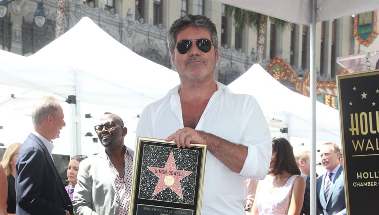 Simon Cowell recibe su estrella en el Paseo de la Fama de Hollywood