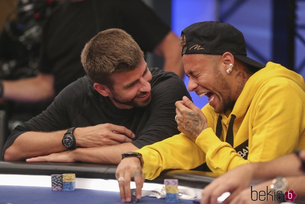Gerard Piqué y Neymar muy unidos en un torneo de póker