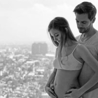 Natalia Sánchez y Marc Clotet anunciando que serán padres