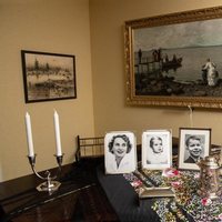 Retratos de Sonia de Noruega y su familia en la casa de sus padres