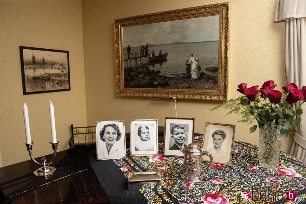 Retratos de Sonia de Noruega y su familia en la casa de sus padres