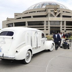 El coche fúnebre con el que han trasladado los restos mortales de Aretha Franklin