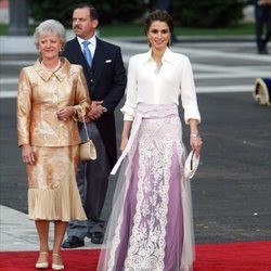 Rania de Jordania y la Princesa Muna en la boda del Príncipe Felipe y Letizia Ortiz
