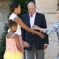 La Reina Sofía y Michelle Obama se saludan frente al Rey Juan Carlos y Sasha Obama