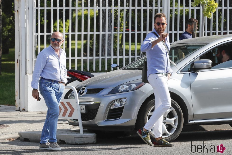 Raúl Prieto y José Carlos Bernal visitan a Carmen Borrego en el hospital