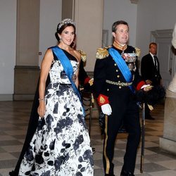Federico y Mary de Dinamarca en la cena de gala en honor a Emmanuel Macron
