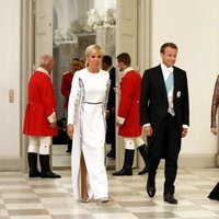 Margarita de Dinamarca con Emmanuel y Brigitte Macron en la cena de gala en su honor