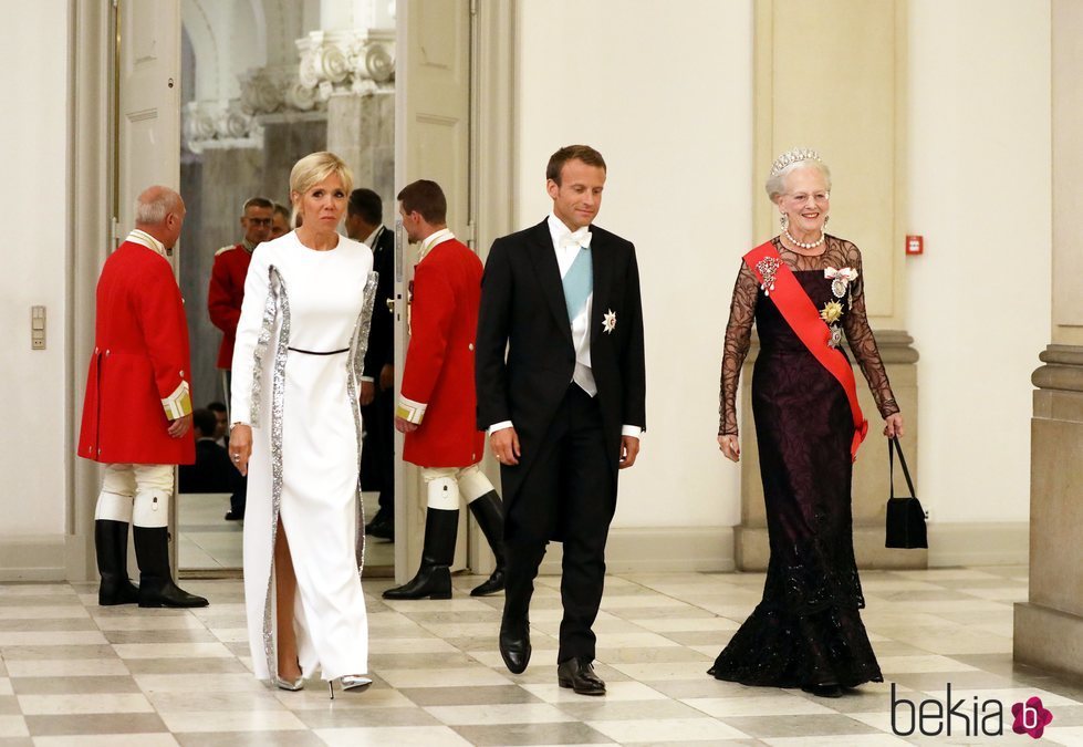 Margarita de Dinamarca con Emmanuel y Brigitte Macron en la cena de gala en su honor
