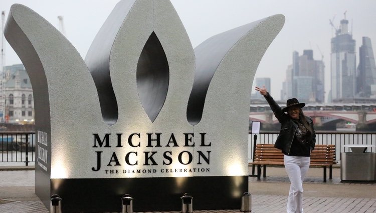Una corona para el homenaje a Michael Jackson en Londres