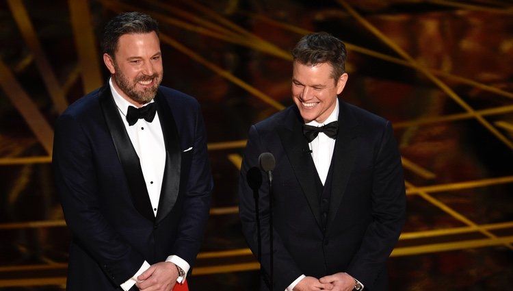 Ben Affleck y Matt Damon presentando los Oscar de 2017