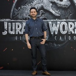 Juan Antonio Bayona durante el photocall de 'Jurassic World: El Reino Caído' en Madrid