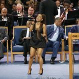 Ariana Grande en el funeral de Aretha Franklin
