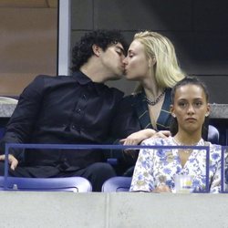 Joe Jonas y Sophie Turner besándose en el Abierto de Tenis en Nueva York