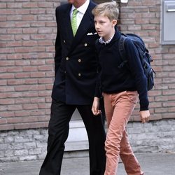 Felipe de Bélgica lleva al Príncipe Gabriel a su primer de colegio