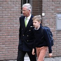 Felipe de Bélgica lleva al Príncipe Gabriel a su primer de colegio