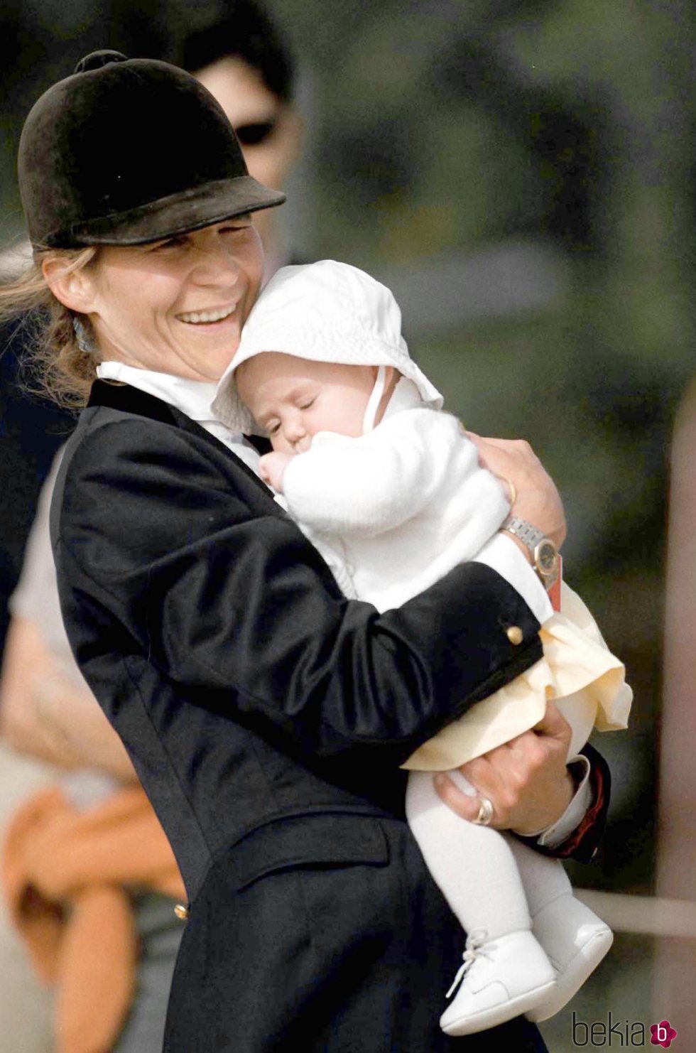 La Infanta Elena con Victoria Federica cuando era un bebé