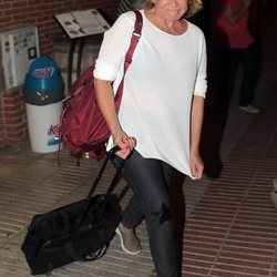 Mila Ximénez al salir del trabajo por las calles de Madrid