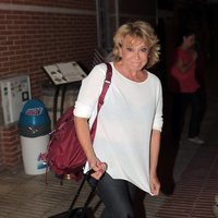 Mila Ximénez al salir del trabajo por las calles de Madrid