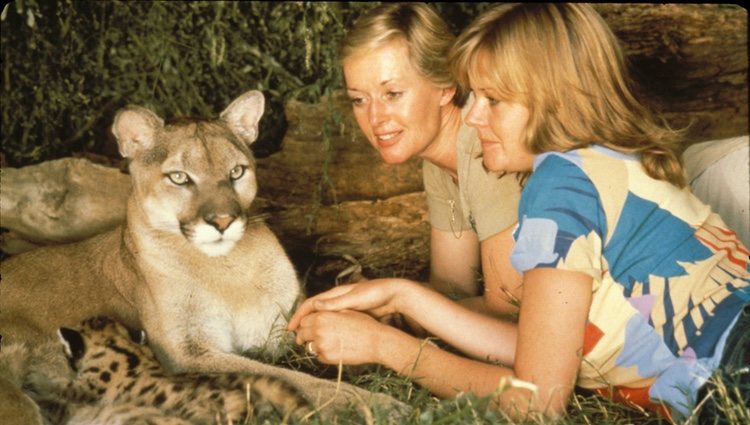 Melanie Griffith de adolescente junto a su madre y una leona