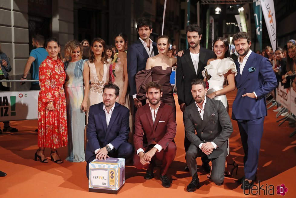 Algunos miembros del reparto de 'Velvet Colección' durante la premiere de la segunda temporada en el FesTVal de Vitoria