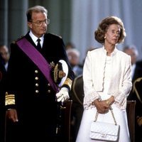 Alberto y Paola de Bélgica junto a la Reina Fabiola en el funeral de Balduino de Bélgica