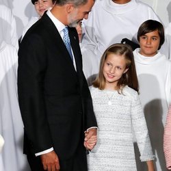 El Rey Felipe y la Princesa Leonor, muy cariñosos en la Basílica de Covadonga