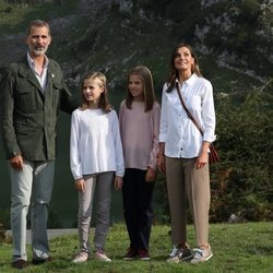Los Reyes y sus hijas Leonor y Sofía en los Lagos de Covadonga