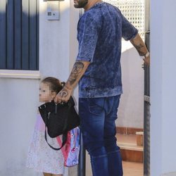 Kiko Rivera acompañando a su hija Ana en su primer día de colegio