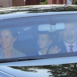 La Princesa Leonor con los Reyes Felipe y Letizia en su vuelta al cole