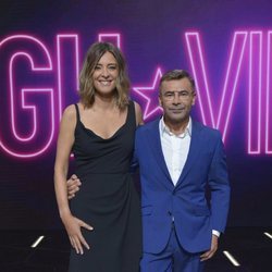 Jorge Javier Vázquez y Sandra Barneda en el posado oficial de 'GH VIP 6'