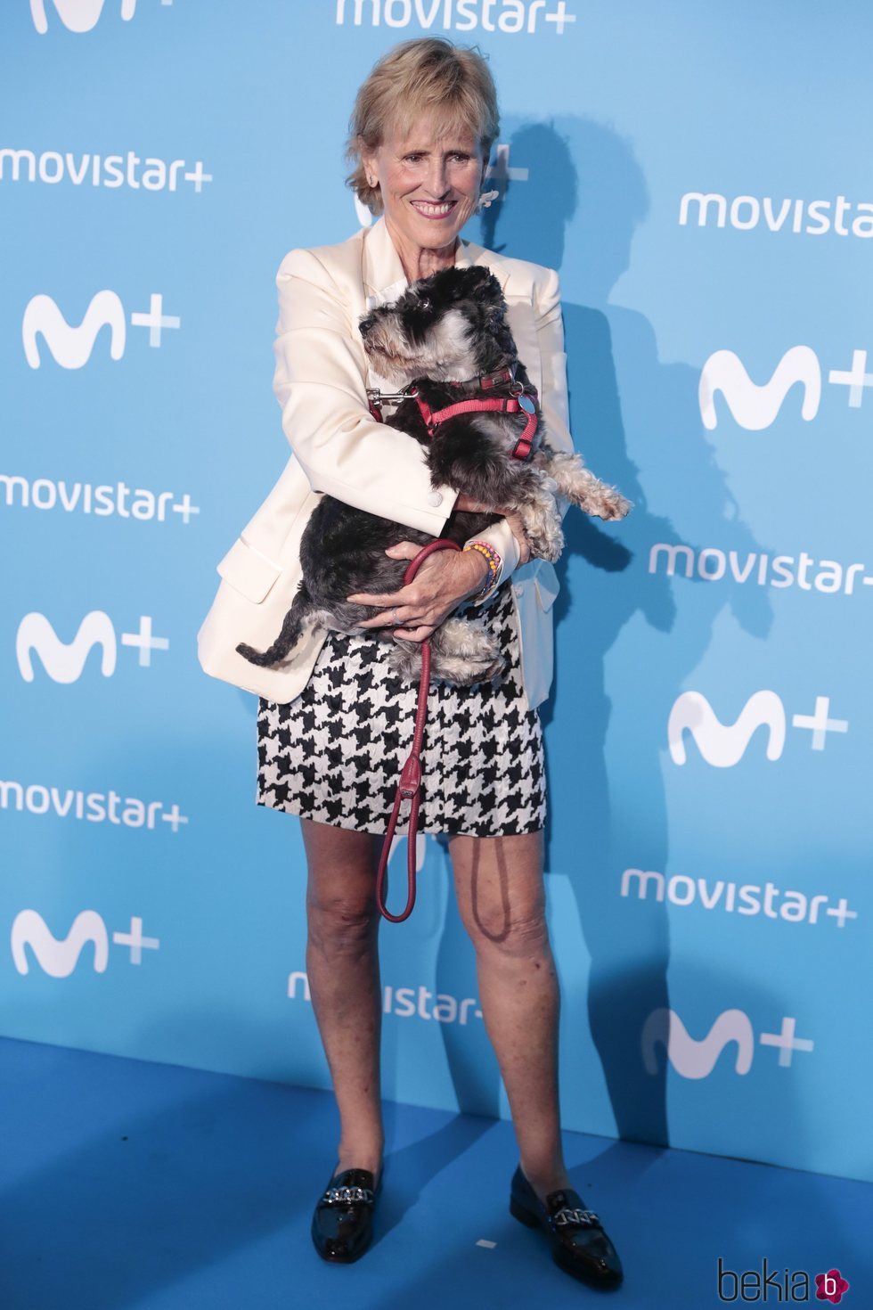 Mercedes Milá posando con Scott en la presentación de la nueva temporada de Movistar+