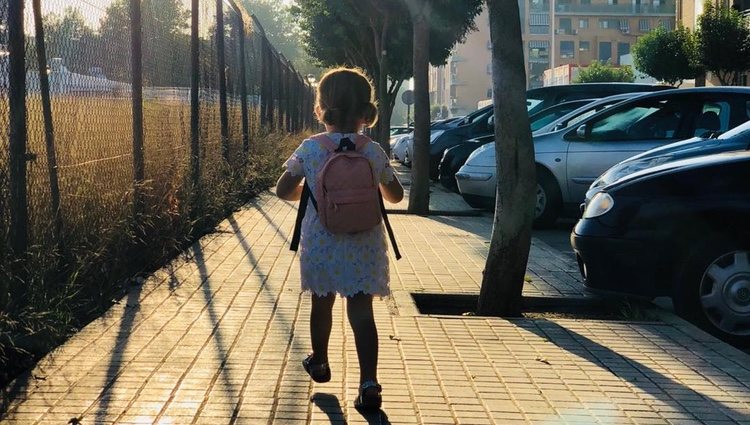 Valeria, la hija de Yoli y Jonathan, en su primer día de colegio