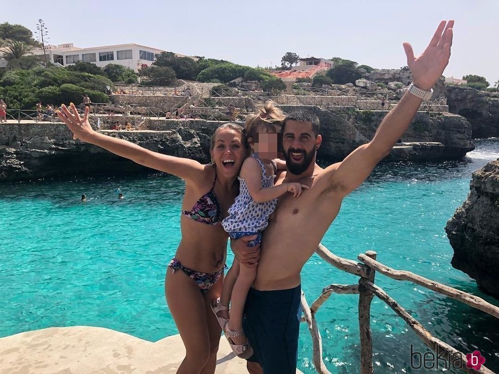 Yoli y Jonathan durante sus vacaciones en Menorca