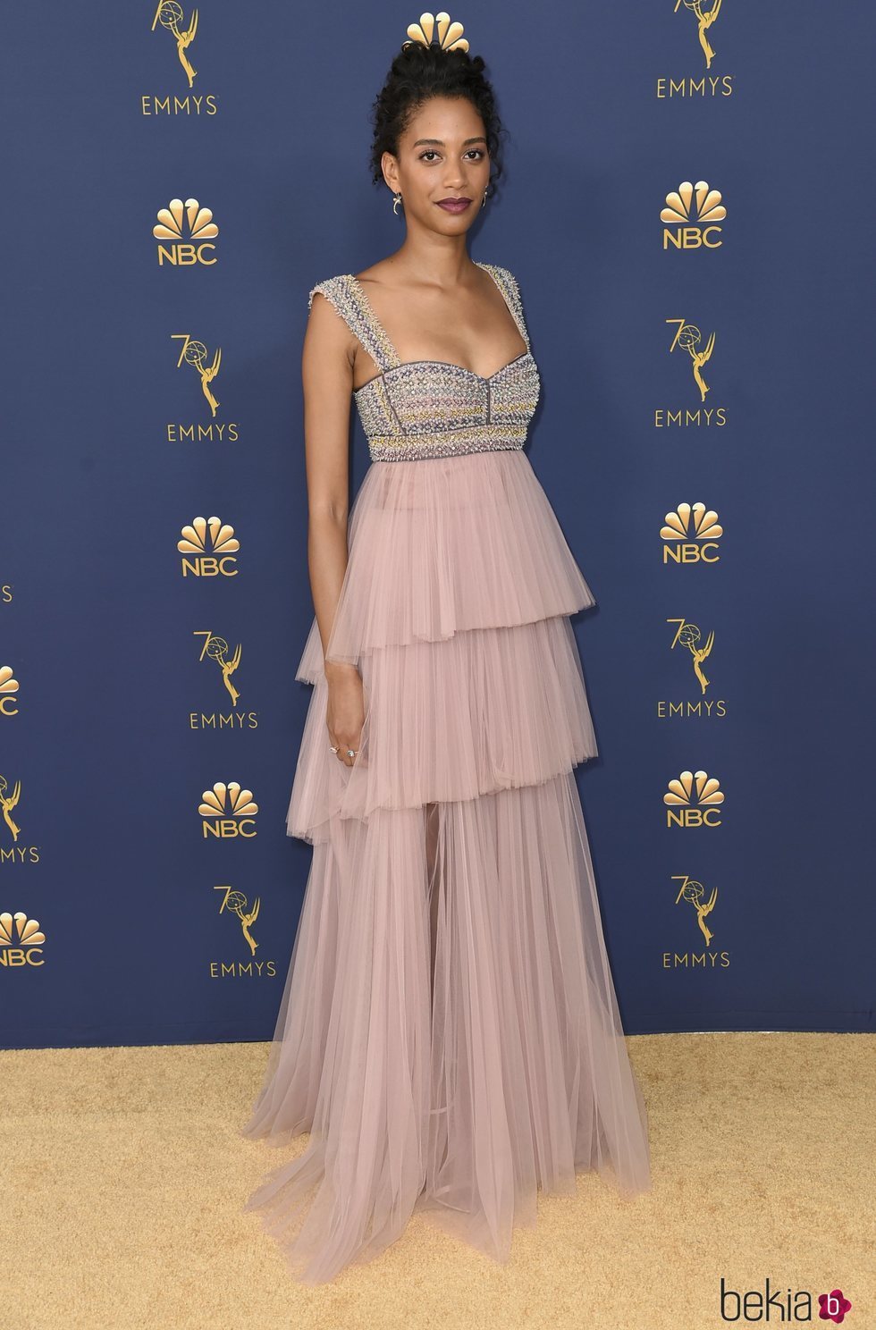 Stefani Robinson en la alfombra roja de los Premios Emmy 2018