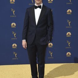 Andy Samberg en la alfombra roja de los Premios Emmy 2018