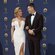 Scarlett Johansson y su pareja Colin Jost en la alfombra roja de los Premios Emmy 2018