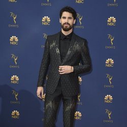 Darren Criss en la alfombra roja de los Premios Emmy 2018