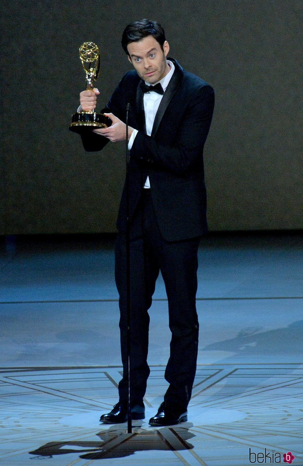 Bill Hader recogiendo su galardón en los Premios Emmy 2018