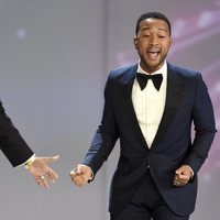 John Legend durante una actuación en los Premios Emmy 2018