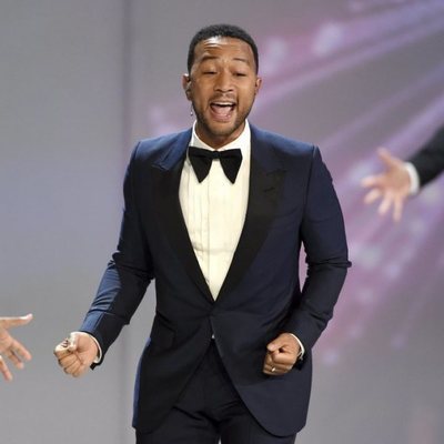 John Legend durante una actuación en los Premios Emmy 2018