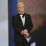 Michael Douglas presentando un galardón de los Premios Emmy 2018