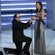 Glenn Weiss proponiéndole matrimonio a Jan Svendsen durante la gala de los Premios Emmy 2018