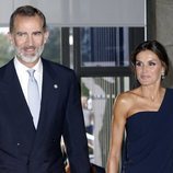 Los Reyes Felipe y Letizia entrando al Teatro Real para inaugurar la temporada 2018