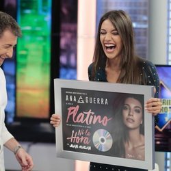 Ana Guerra recoge su Disco de Platino en 'El Hormiguero'