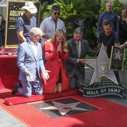 Carrie Underwood emocionada con su estrella en el Paseo de la Fama de Hollywood