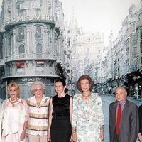 Tita Cervera, la Infanta Pilar, Ángeles González-Sinde, la Reina Sofía y Antonio López en la inauguración de una exposición