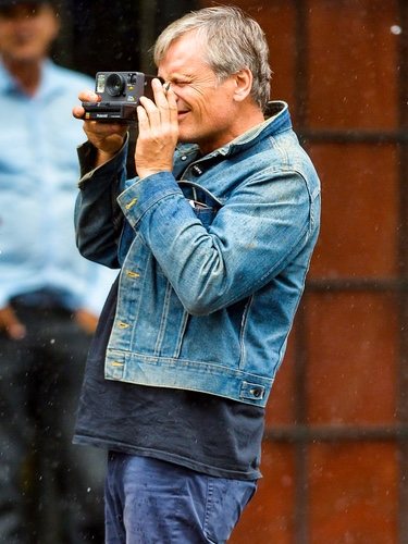 Viggo Mortensen sacando una foto en Nueva York 2018